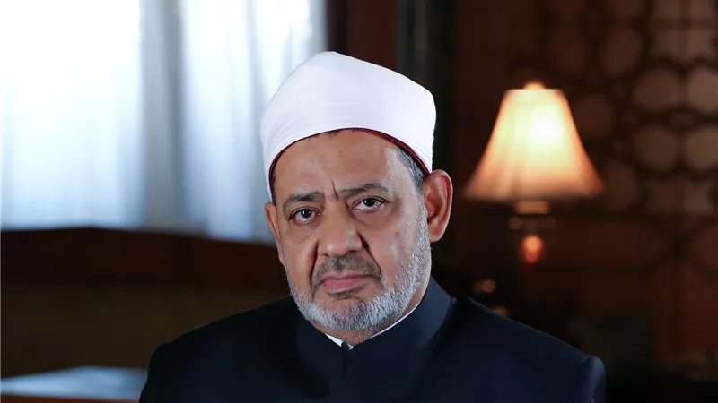 شيخ الأزهر يدين حادث الحرم المكي الشريف