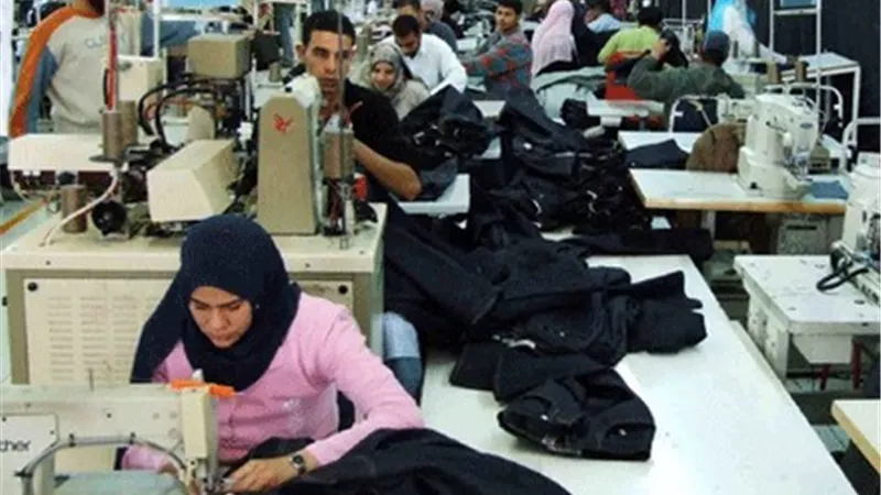 بالأرقام.. تمويلات قطاع المشروعات الصغيرة والمتوسطة فى 13 بنكًا 