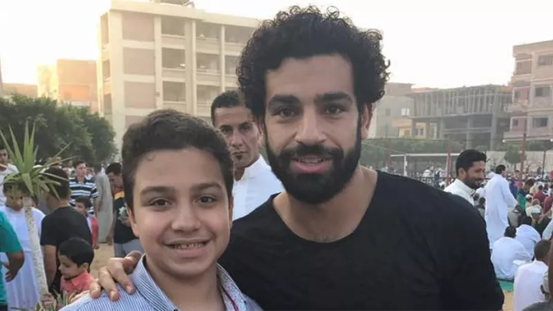 بالصور..محمد صلاح وسط أهالى قريته يؤدى صلاة العيد