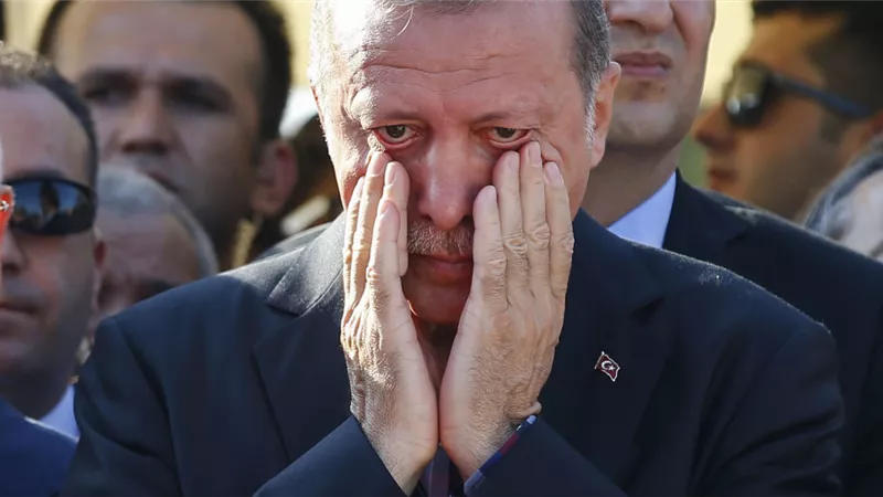 « أردوغان» يفقد الوعي خلال صلاة عيد الفطر