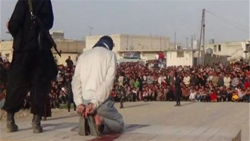 داعش ينشر مقطعا مصورا لعملية إعدام خمسة أشخاص ينفذها طفلان في أفغانستان