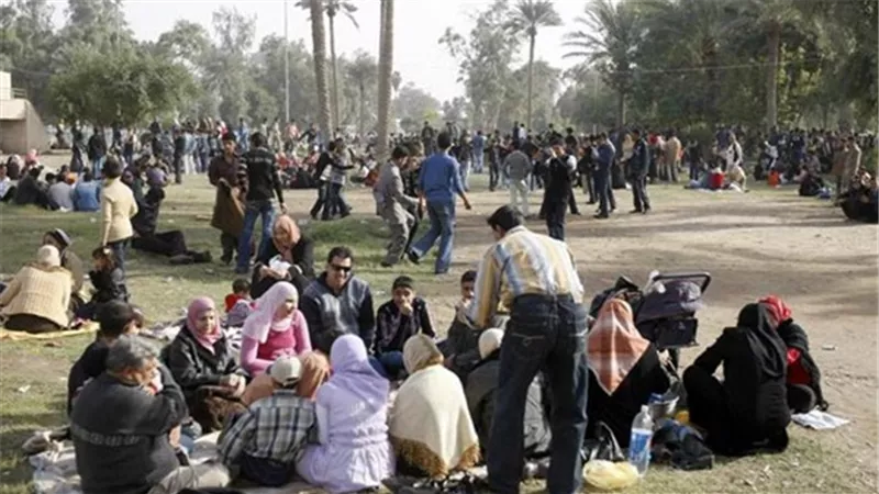 المصريون يواصلون احتفالهم بثالث أيام عيد الفطر المبارك