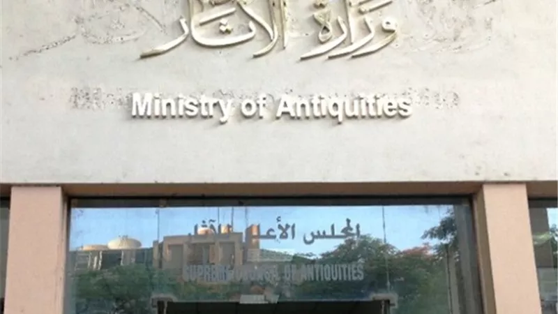 «الآثار» توقع بروتوكولي تعاون مع «الجامعة الأمريكية ومكتبة الإسكندرية»