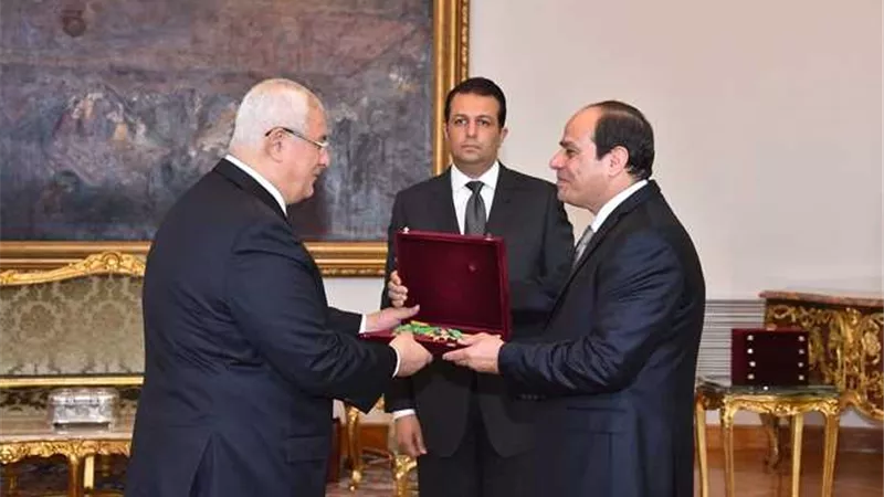 السيسي يمنح رؤساء الهيئات القضائية السابقين وسام الجمهورية من الطبقة الأولى