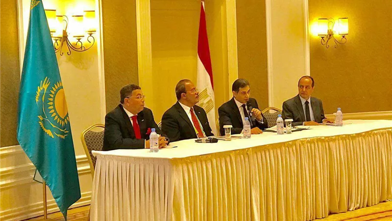 قابيل يدعو مستثمري كازاخستان للاستثمار فى السوق المصرى