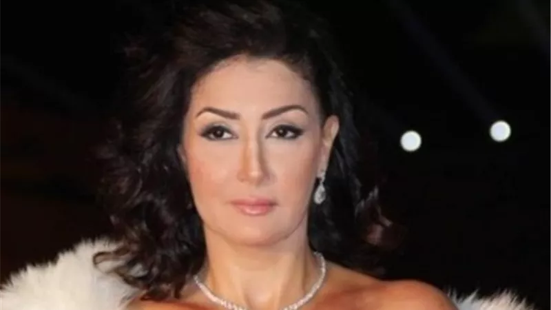  بالصور.. «غادة عبد الرازق » تثير الجدل من جديد على البحر