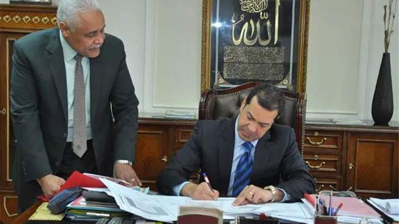 قرعة علنية بأسيوط لاختيار 11 شركة بمشروع السيارات المبردة لتشغيل الشباب