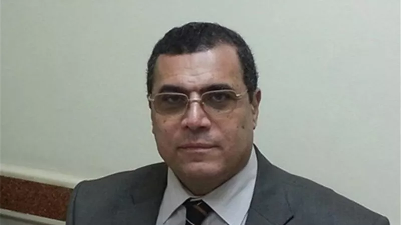 «محافظ الفيوم» يتفقد أعمال توسعة طريق بحيرة قارون