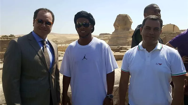 «رونالدينيو»: أشعر بالحفاوة منذ وصولي إلى مصر