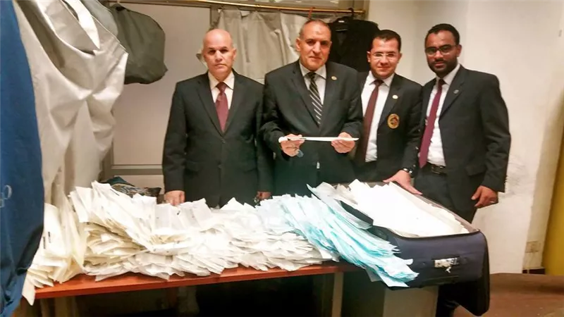 جمارك مطار القاهرة تحبط محاولة تهريب كمية من المستلزمات الطبية