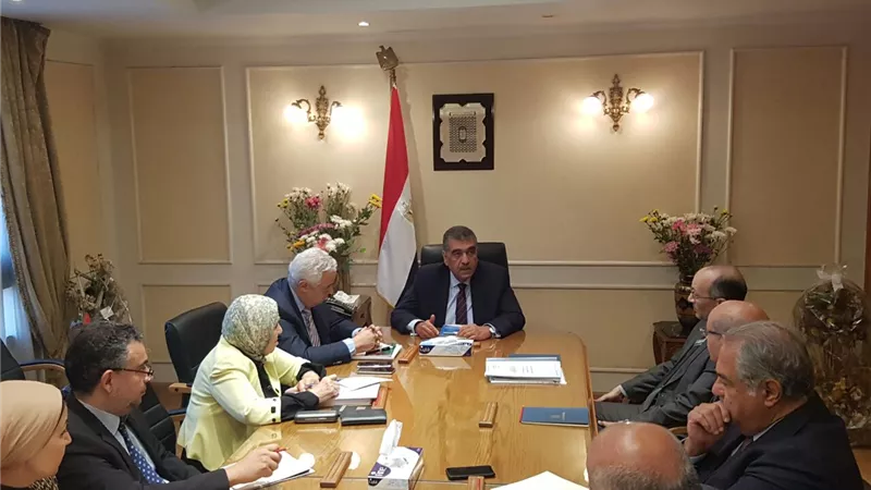 وزير قطاع الأعمال العام يجتمع بمجلس إدارة الشركة الشرقية للدخان