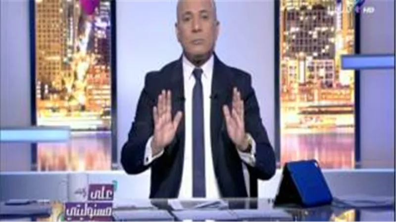 بالفيديو.. أستاذ بكلية الطب يفاجئ أحمد موسي ويسب القوات المسلحة علي الهواء