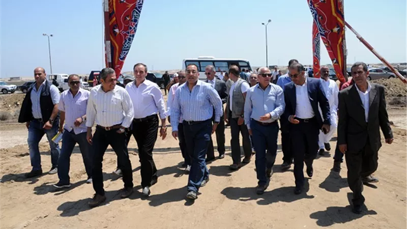 وزير الإسكان يضع حجر الأساس لمحطة تحلية المياه ببورسعيد​