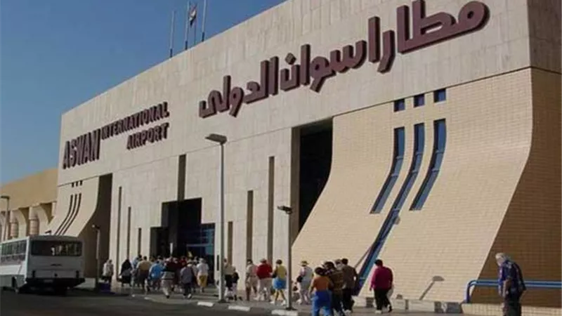 مطار أسوان يستقبل 280 سائحا من الصين