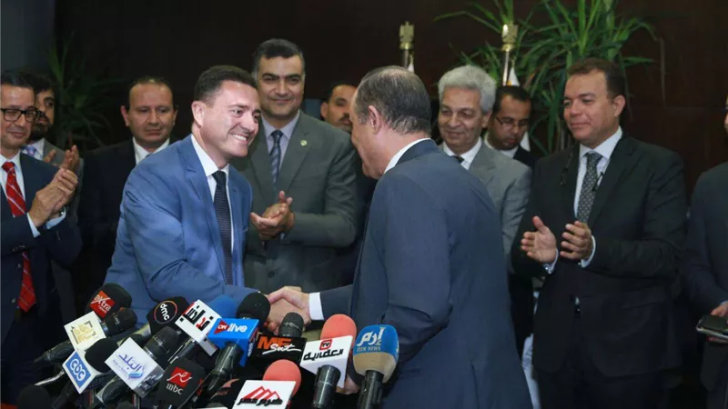 وزير النقل يشهد توقيع مذكرة تفاهم بشأن إعداد الخط السادس لمترو الأنفاق 