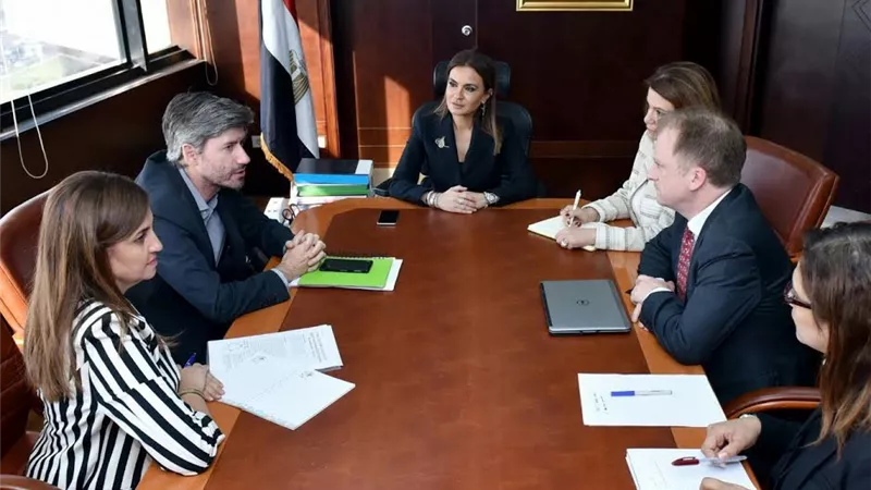 وزيرة الاستثمار تناقش آخر مستجدات تنفيذ برنامج «بيئة عمل أفضل»