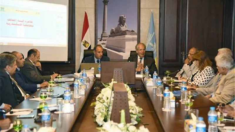 محافظ الإسكندرية ووزير التنمية المحلية يجتمعان لمناقشة المباني المُخالفة بالثغر