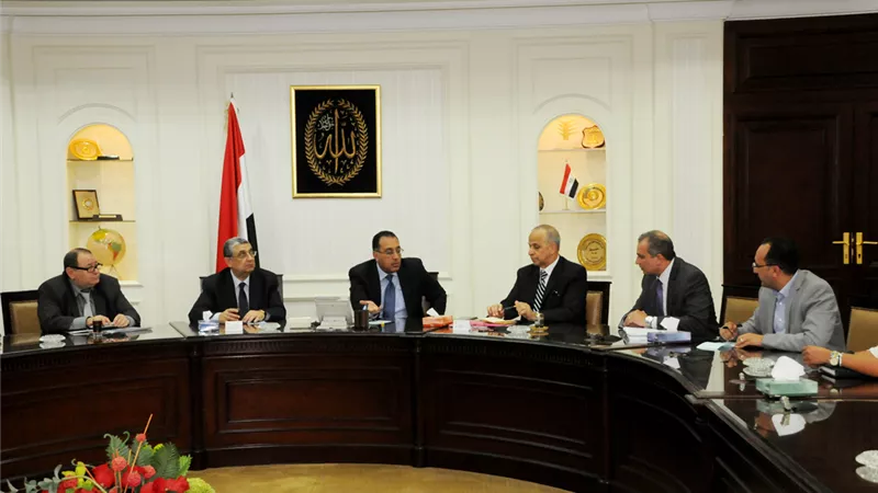 «مدبولي»: وحدات بديلة بالإسكان الاجتماعي للمناطق العشوائية غير الآمنة