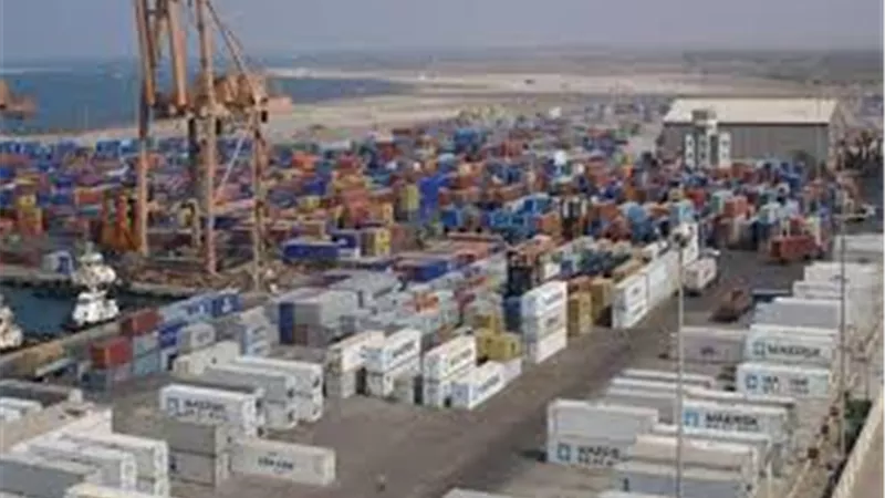 وصول وسفر 4074 راكبا بموانئ البحر الأحمر وتداول 279 شاحنة