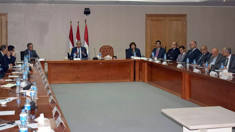 قابيل يستعرض مع 44 من سفراء مصر دعم منظومة الصناعة والتجارة الخارجية