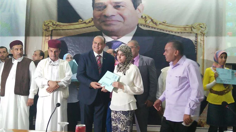 «أبوزيد» يكرم أوائل الثانوية العامة بمطروح