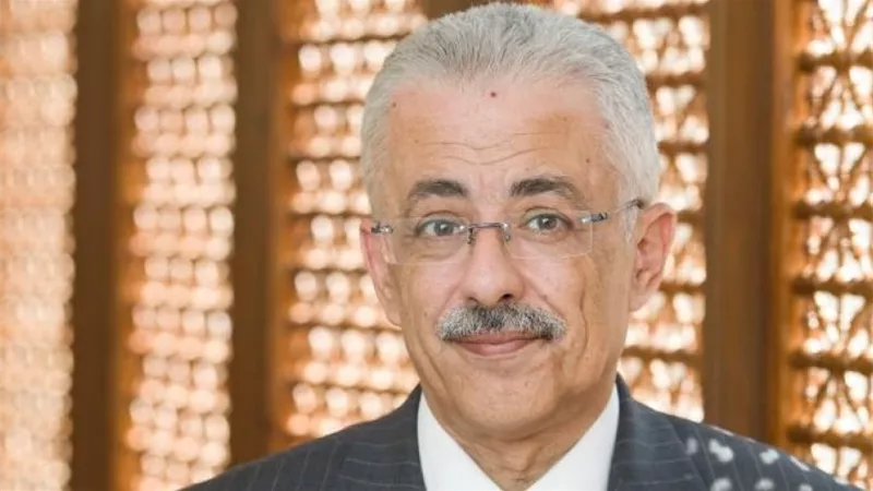 «شوقى» يوجه بتحسين مهارات القراءة والكتابة لتلاميذ الابتدائية