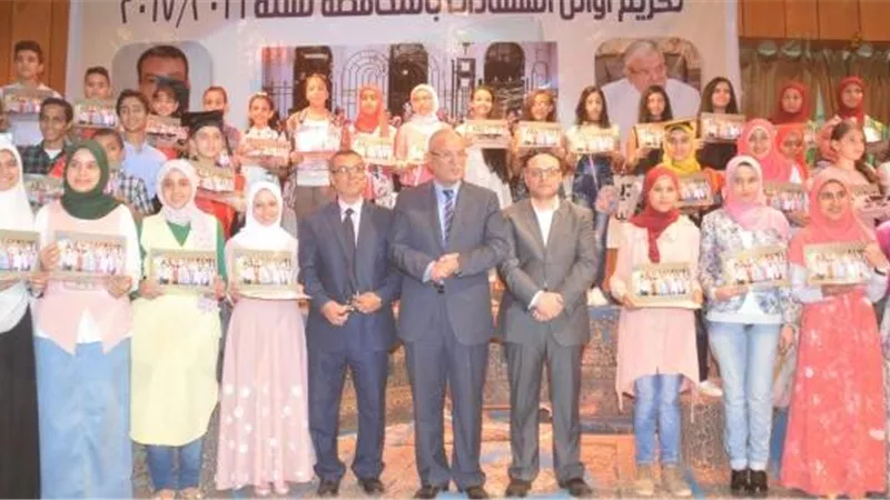 «محافظ المنيا» يكرم 114 طالبا من أوائل الشهادات العامة