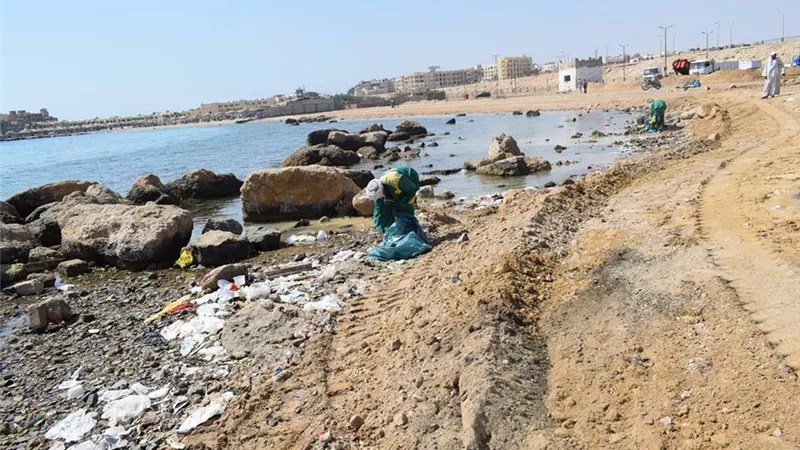 الوحدة المحلية بالغردقة تطور شاطئ 4 بمشاركة «المقاولون العرب»
