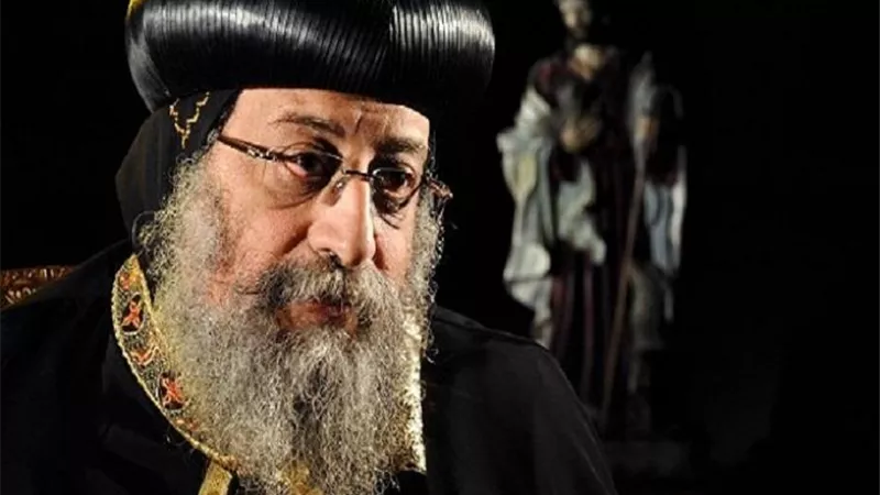 محافظ أسيوط و18 أسقفا ومطرانا يصلون قداس جنازة رئيس دير المحرق