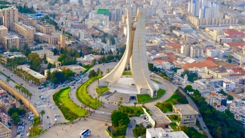 تراجع العجز التجاري للجزائر بـ54%