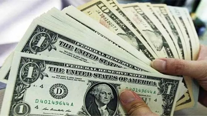 هبوط الدولار عن 18 جنيها بكل البنوك المصرية