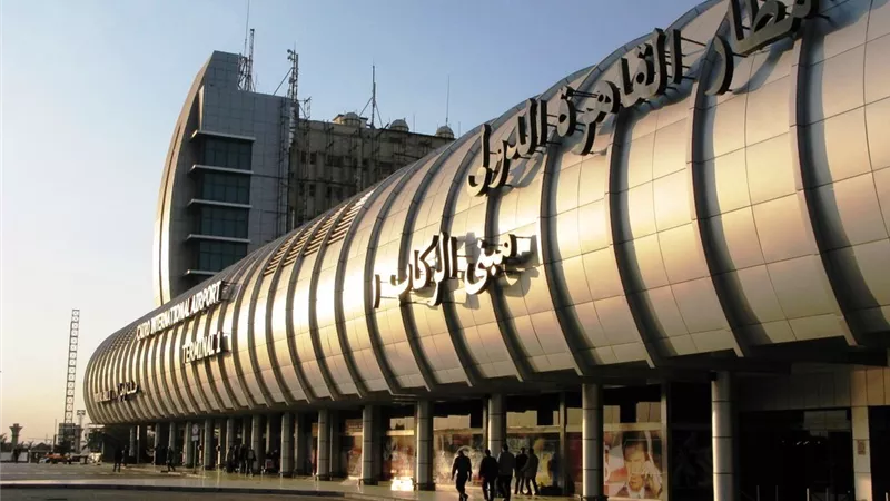 إحباط تهريب هواتف محمولة بمطار القاهرة 
