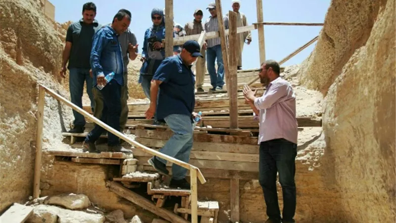 ننشر جولة مساعد وزير الآثار لمنطقة آثار سقارة