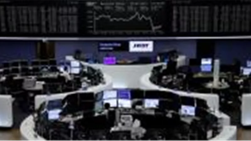 ارتفاع اليورو يهبط بالأسهم الأوروبية والأنظار على نتائج الشركات