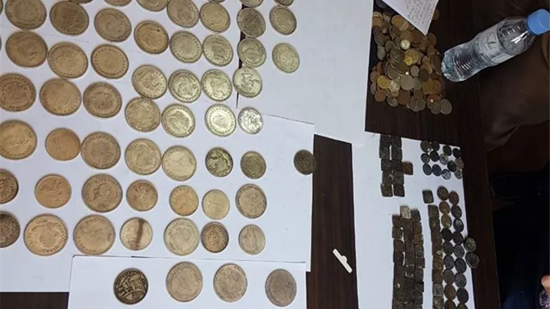 إحباط تهريب عملات أثرية بسفاجا