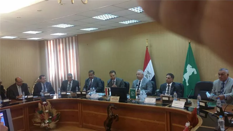 وزير النقل يلتقي محافظ الشرقية ونواب المحافظة لتطوير السكك الحديدية