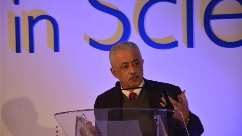 «شوقى» يشهد المعرض العلمي للكلية الفنية العسكرية