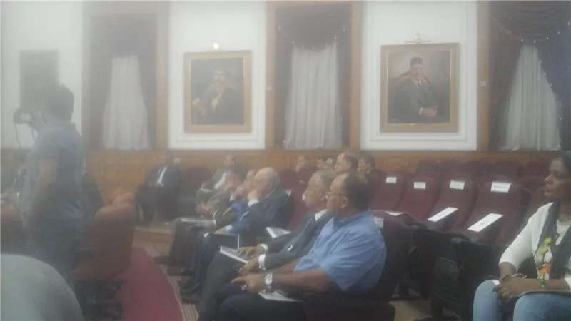 بالصور.. بدء اجتماع وزير التنمية برؤساء البنوك وشركات النظافة 