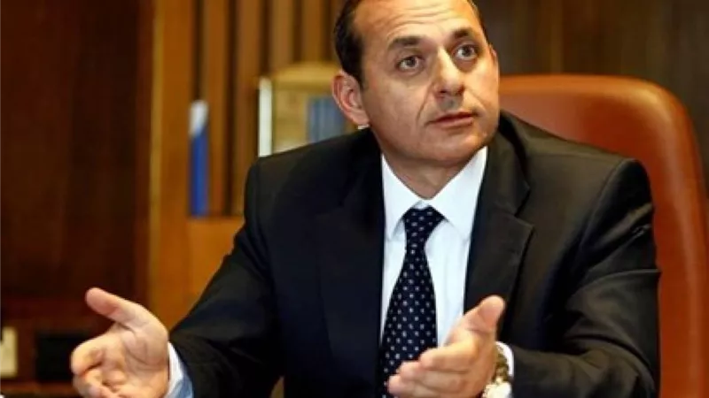 هشام عكاشة يعترض على إنشاء شركة مساهمة للنظافة 
