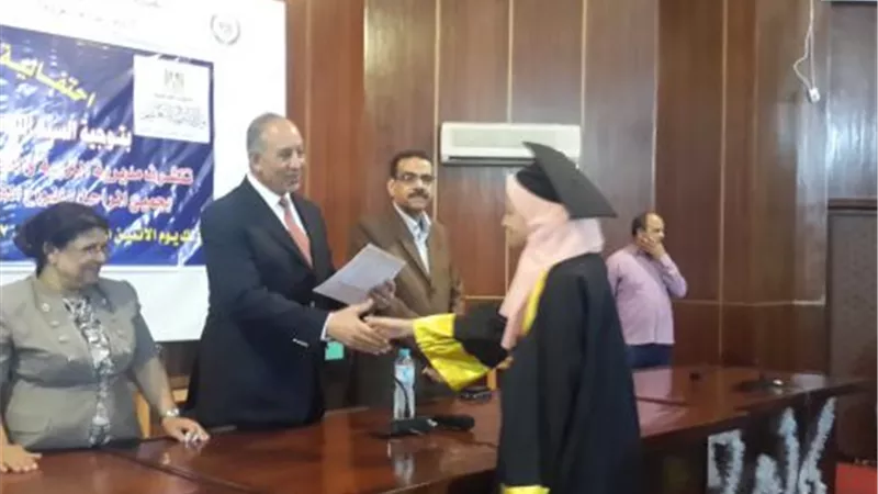 «محافظ البحر الأحمر» يكرم أوائل الطلبة بمختلف المراحل التعليمية