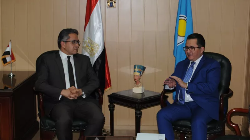 وزير الآثار يناقش مع سفير كازاخستان ترميم «الظاهر بيبرس»