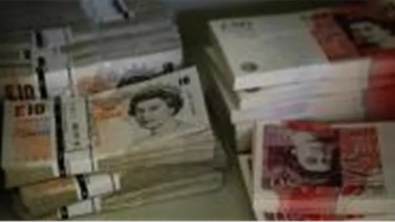 الاسترليني يهبط لأدنى مستوى في 9 أشهر مقابل اليورو