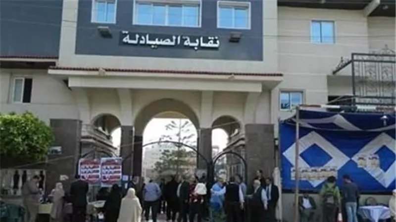 بالفيديو.. أزمة جديدة تشتعل بين«الصيادلة» و«الصحة»