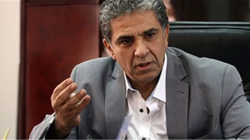 «فهمي»: إلزام جميع المصانع بتركيب حساسات بيئية