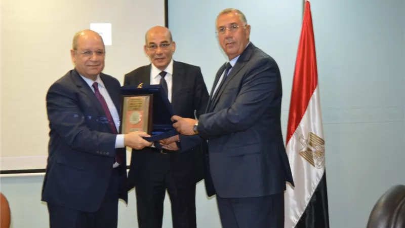 البنك الزراعي يكرم «أبو العزم» لتوليه رئاسة «مجلس الدولة»