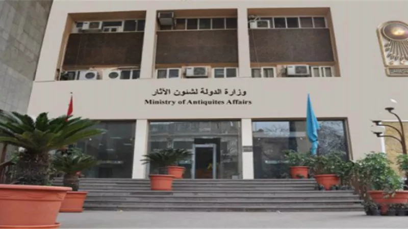 وقفة احتجاجية للعاملين في الآثار لصرف العلاوة 
