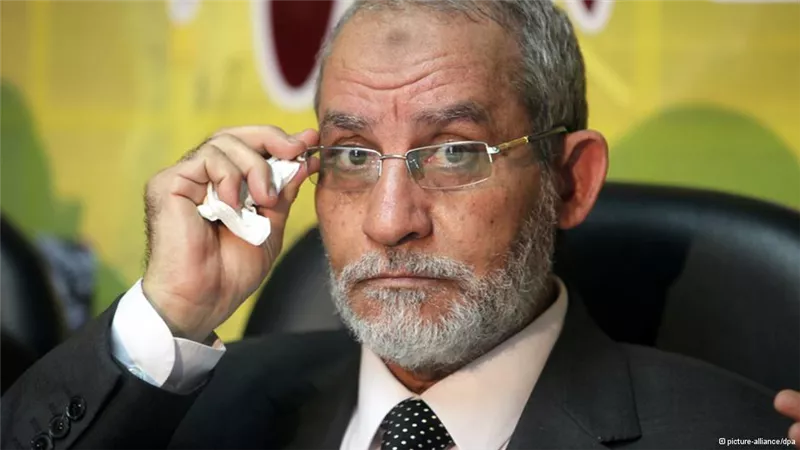  بديع: أحاكم في 48 قضية لأني مرشد الإخوان.. ومرسي رضي الله عنه 