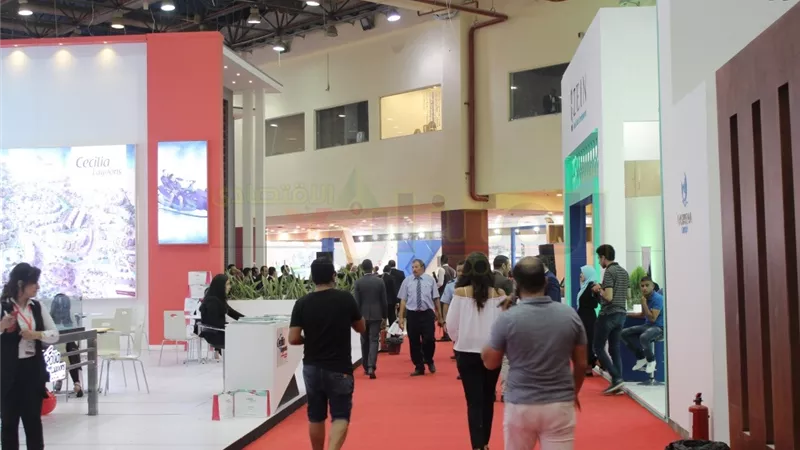 بالصور.. إقبال ضعيف على معرض «النخبة العقاري»