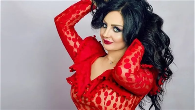 بطلة «ركبني المرجيحة» تهاجم مخرج الكليب: «ربنا ينتقم منك»