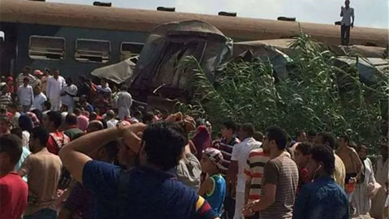 «النائب العام» يأمر بتشكيل لجنة سباعية للتحقيق في حادث قطار الإسكندرية
